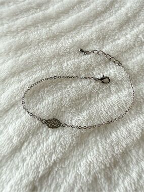 Delicate Silver Leaf Link Bracelet